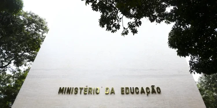 Governo deve repassar 37,2 milhões do salário-educação em 2024
