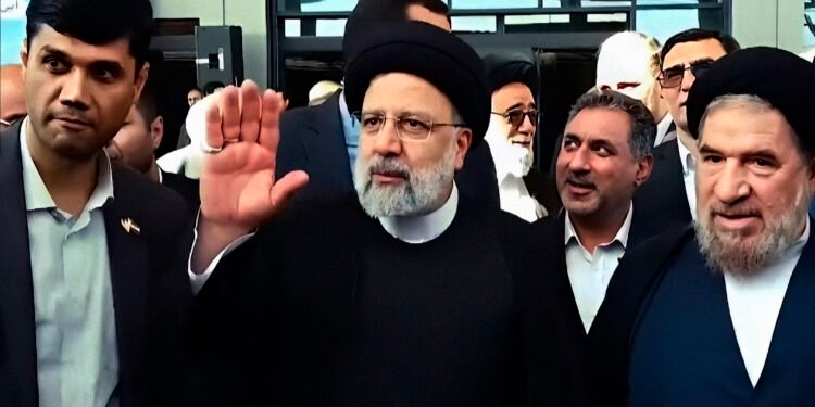 Cai helicóptero que transportava presidente do Irã Ebrahim Raisi