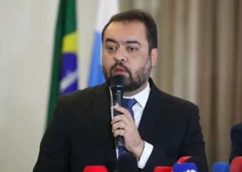 Relator do TRE-RJ vota pela cassação de Cláudio Castro