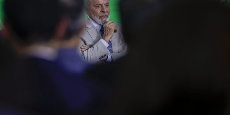 TSE pune parlamentares que associaram Lula ao satanismo nas eleições