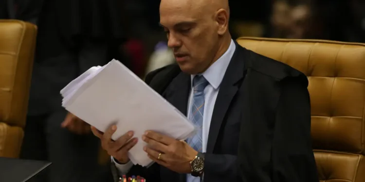 Moraes pede que PGR avalie arquivamento de inquérito contra Bolsonaro