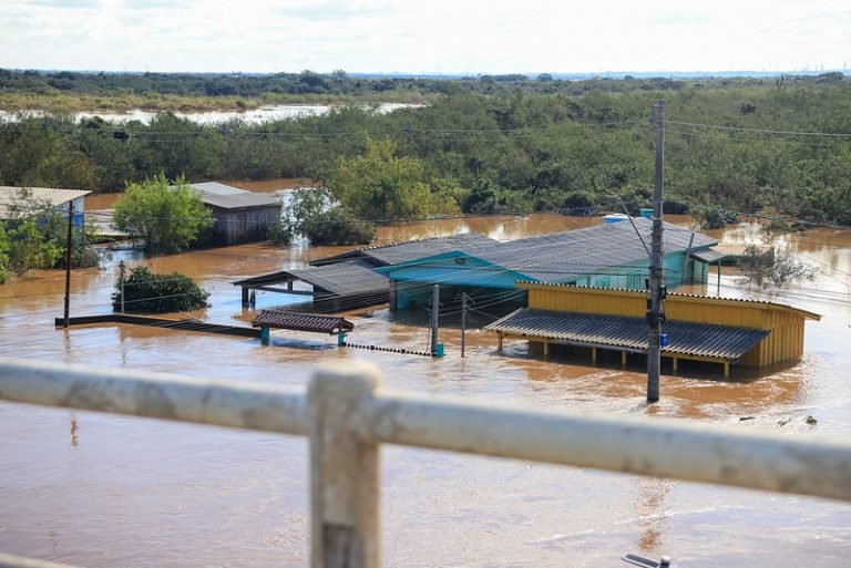 Cidades  - Catástrofe 09.05.2024 - Governador do RS esteve em Eldorado do Sul para acompanhar trabalhos de recuperação da cidade