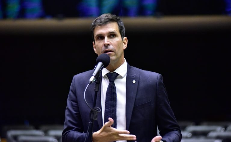 Discussão e votação de propostas. Dep. Luiz Lima (PL-RJ)