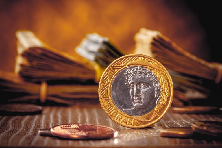 Notas e moedas de dinheiro