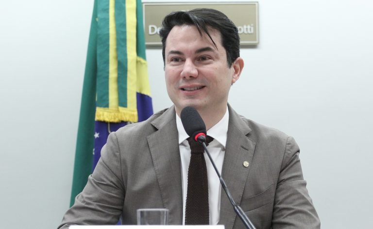 Audiência Pública - Debater o PL 2583/2020, que institui a Estratégia Nacional de Saúde. Dep. Clodoaldo Magalhães (PV - PE)