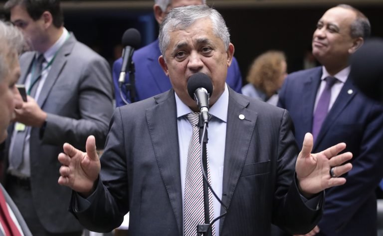 Deputado José Guimarães no plenário