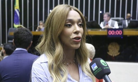 Entrevistas da TV Câmara. Dep. Erika Hilton (PSOL - SP)