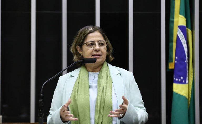 Homenagem ao Dia Internacional da Mulher e da Conquista do Voto Feminino. Ministra de Estado das Mulheres, Cida Gonçalves.