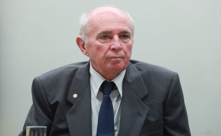 Deputado Lebrão (União-RO) em comissão da Câmara dos Deputados