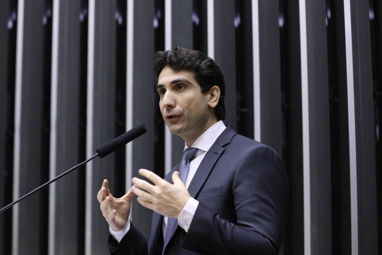 Presidente do Banco Central, Gabriel Galípolo, em sessão solene no Plenário da Câmara em homenagem aos 60 anos do Banco Central do Brasil