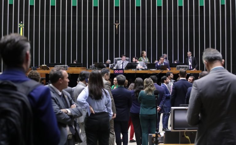 Discussão e Votação de Propostas Legislativas.