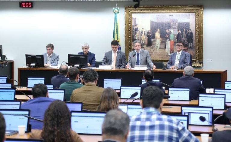 reunião da comissão especial sobre o imposto de renda