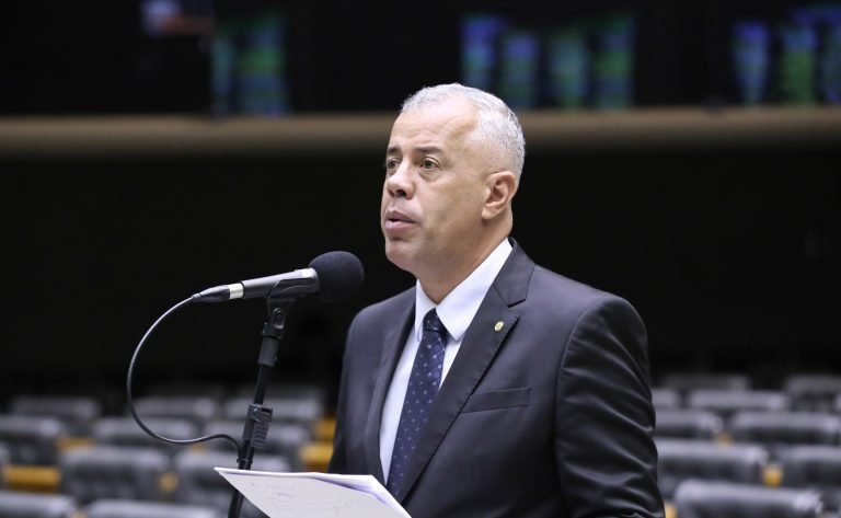 Deputado Evair Vieira de Melo (PP-ES) fala no Plenário da Câmara dos Deputados