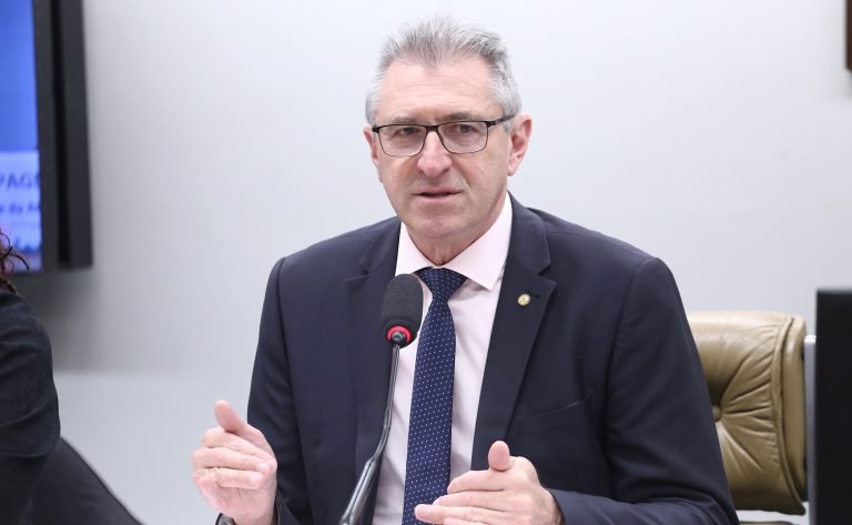 Deputado Heitor Schuch (PSB-RS) fala em comissão da Câmara dos Deputados