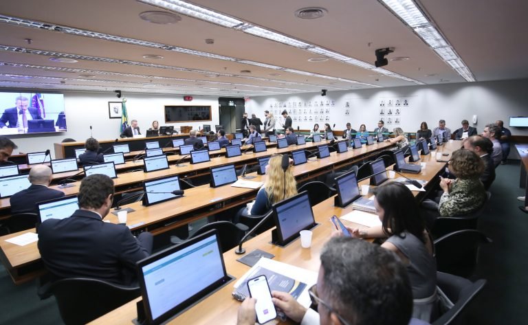 Eleição do 1º Vice-Presidente e instauração de processos