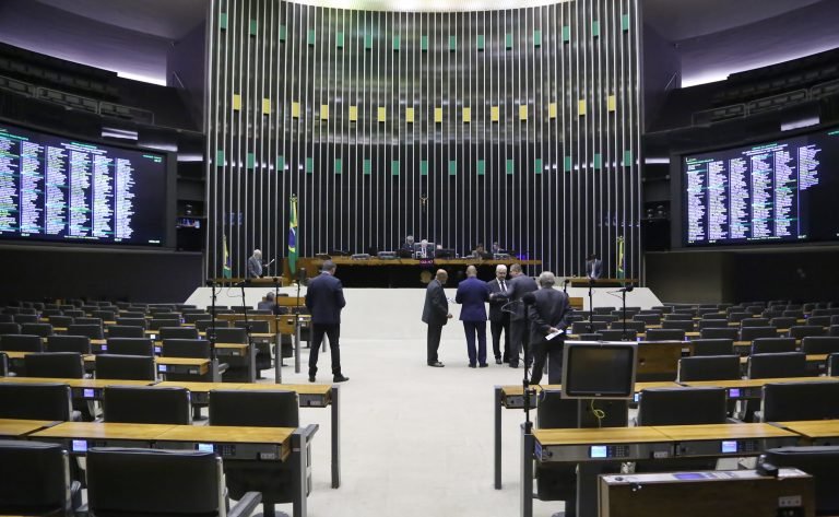 Discussão e Votação de Propostas Legislativas.