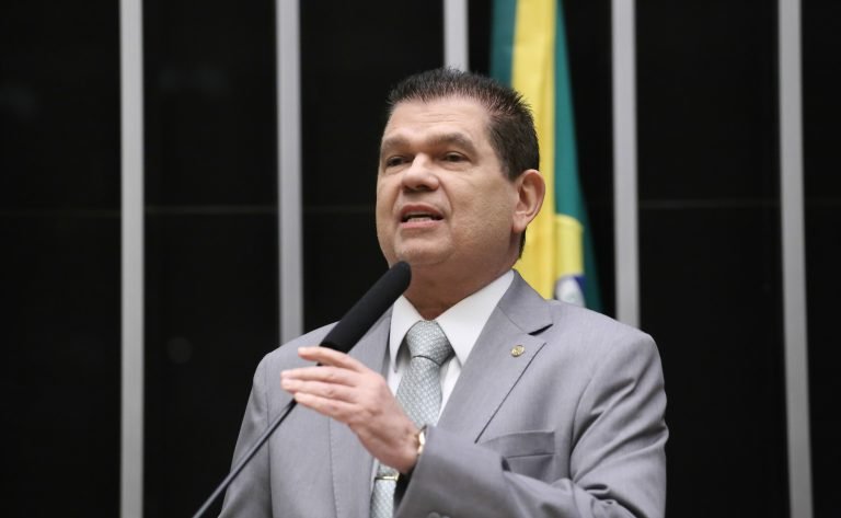 Homenagem aos 54 anos da Consultoria Legislativa desta Casa. Mauro Benevides Filho (PDT-CE)