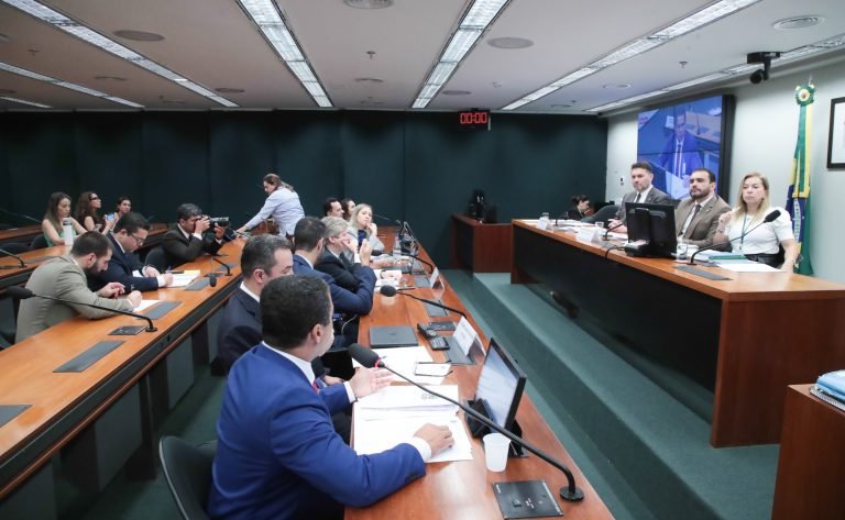 Oitiva de testemunha e de representados.