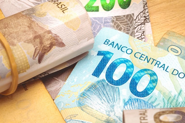 Notas e moedas de dinheiro