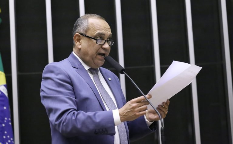 Deputado Max Lemos (PDT-RJ) fala no Plenário da Câmara dos Deputados