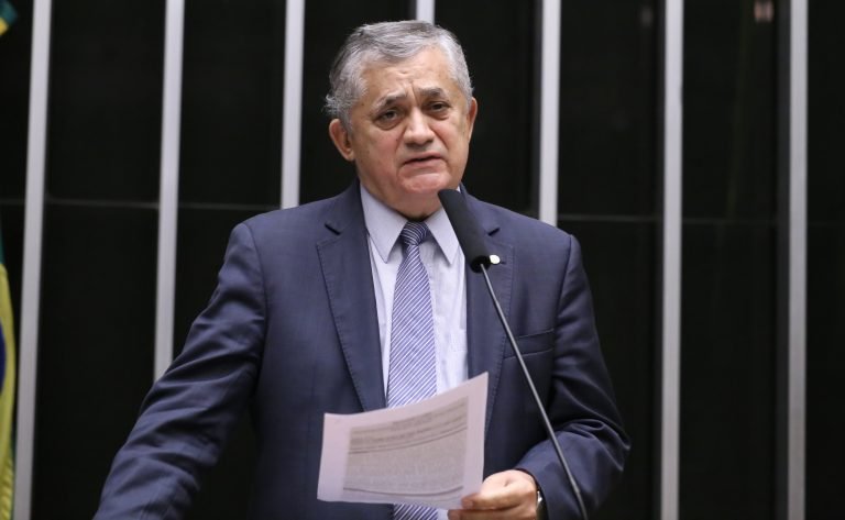 Discussão e votação de propostas legislativas. Dep. José Guimarães (PT - CE)