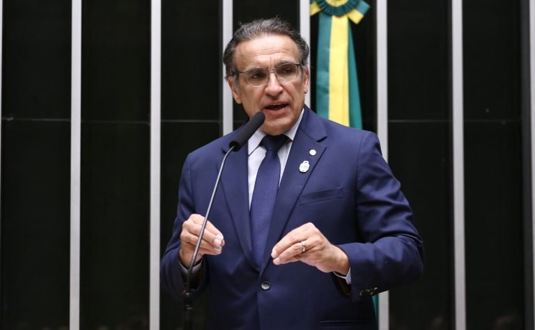 Discussão e votação de propostas legislativas. Dep. Hugo Leal (PSD - RJ)