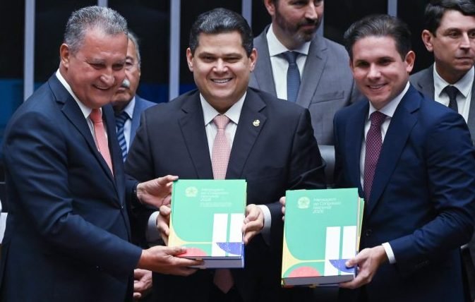 Destinada a inaugurar a 4ª Sessão Legislativa Ordinária da 57ª Legislatura.