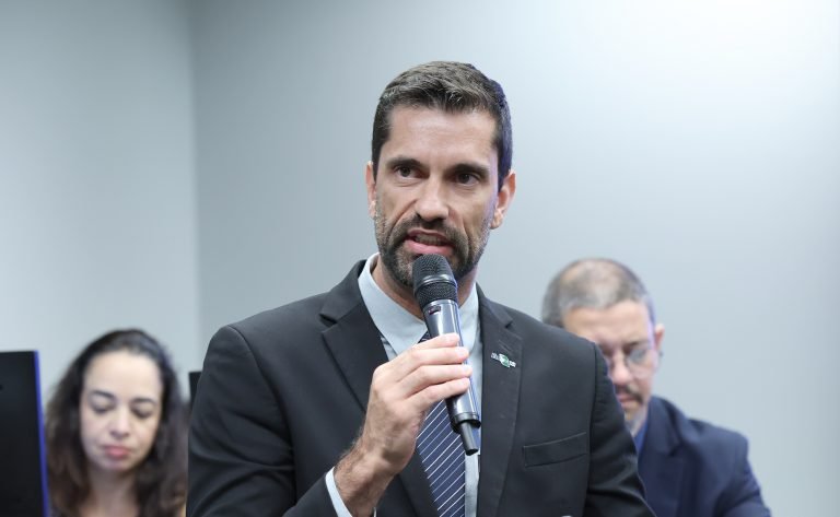 Audiência Pública - Lista Nacional Oficial de Espécies Exóticas Invasoras Prioritárias. Chefe Geral - Embrapa, Roberto Flores.