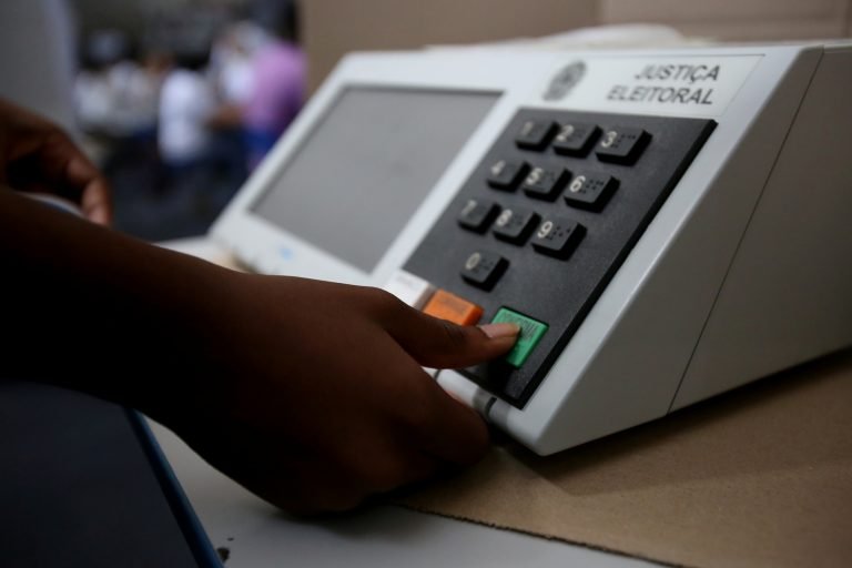 Eleições - votação - urna eletrônica