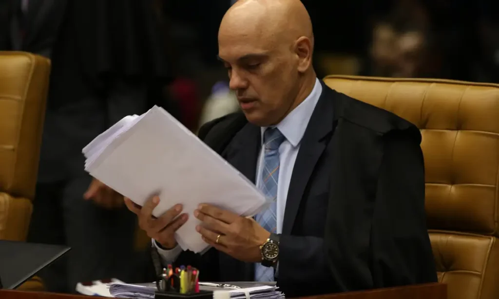 Moraes pede que PGR avalie arquivamento de inquérito contra Bolsonaro
