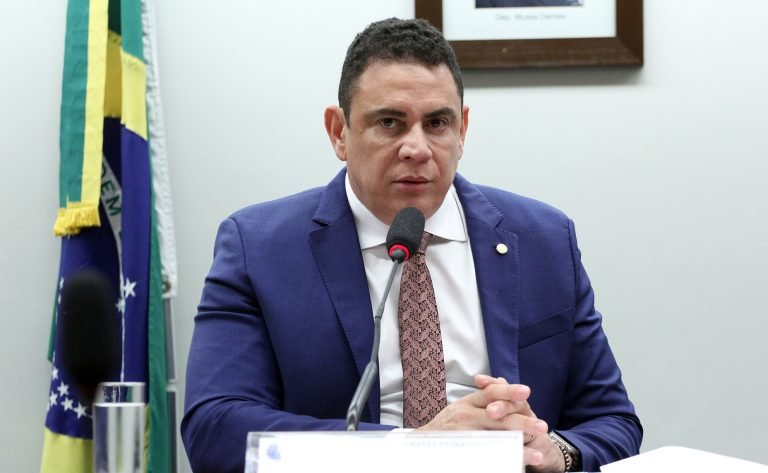 Audiência Pública - Alterações Legislativas para Reindustrialização Brasileira no Setor Químico. Dep. Da Vitoria (PP - ES)