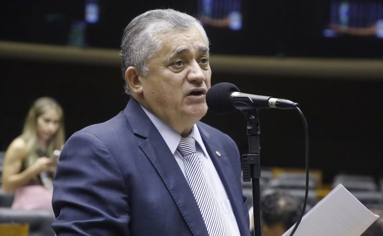 Discussão e votação de propostas legislativas. Dep. José Guimarães (PT - CE)