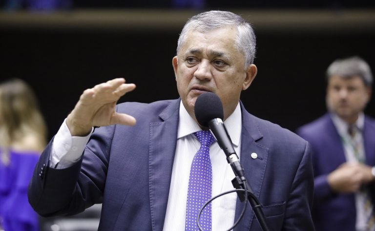 Discussão e votação de propostas legislativas. Dep. José Guimarães (PT - CE)