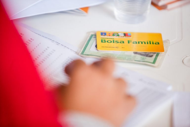 Assistência Social - geral - Bolsa Família crianças desigualdade social políticas públicas transferência renda cadastro social