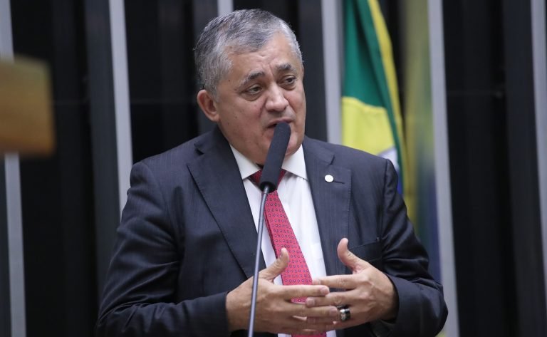 Discussão e votação de propostas legislativas. Dep. José Guimarães (PT - CE)