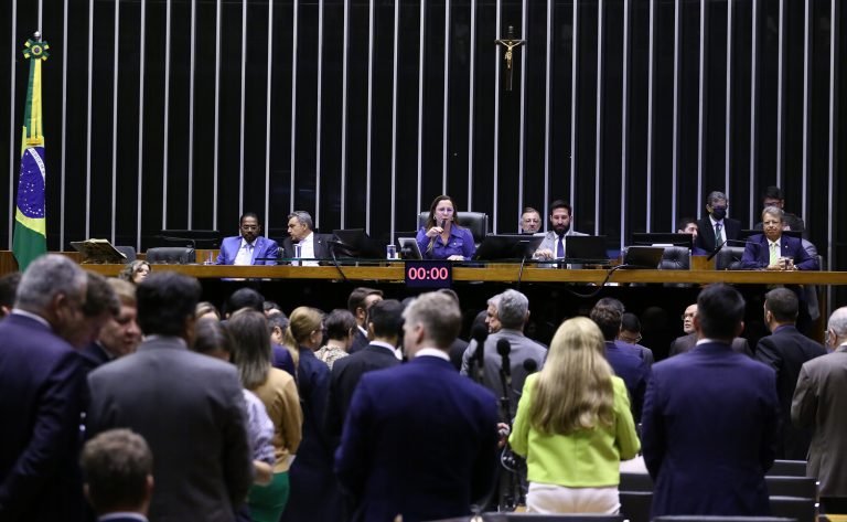 Discussão e votação de propostas legislativas.