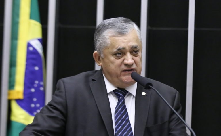 José guimarães discursa no plenário