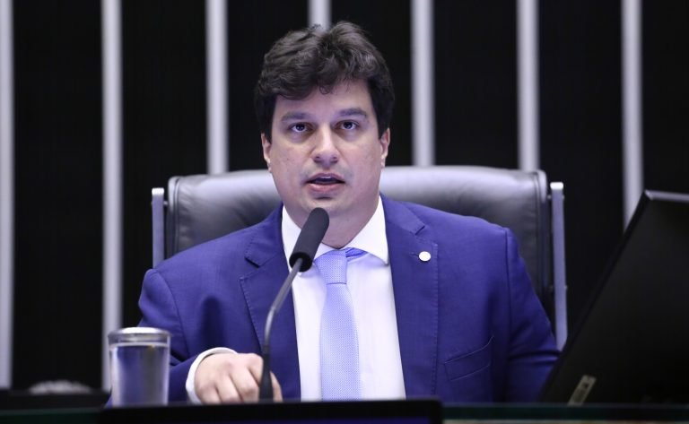 Deputado Lucas Ramos (PSB-PE) fala no Plenário da Câmara dos Deputados
