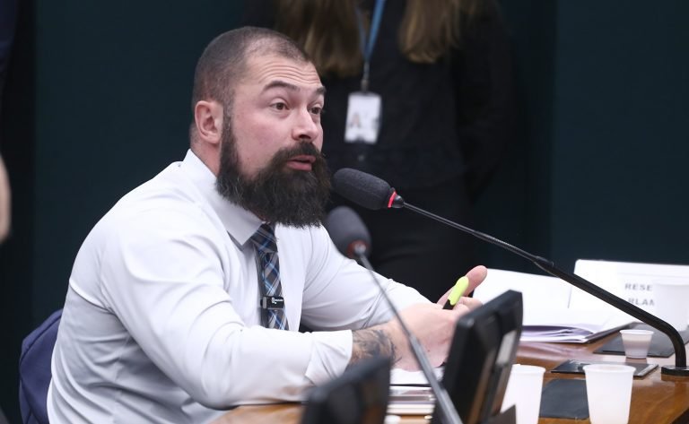 Deputado Delegado Paulo Bilynskyj (PL-SP) fala em comissão da Câmara dos Deputados