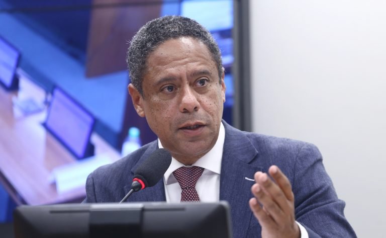 Discussão e votação do parecer do relator. Dep. Orlando Silva (PCdoB - SP)