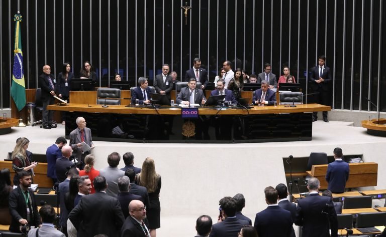 Deliberação dos Projetos de Lei do Congresso Nacional (LOA 2026).