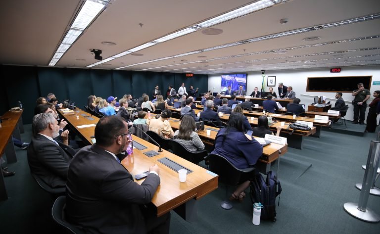Oitivas de testemunhas e de representados.