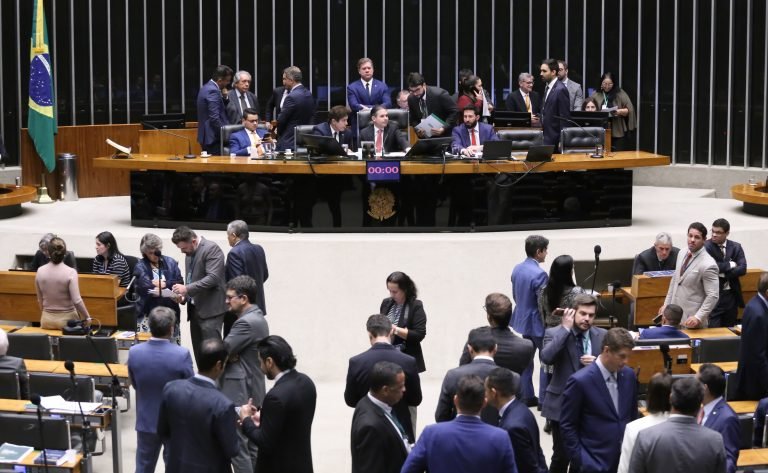 Sessão deliberativa do Plenário da Câmara