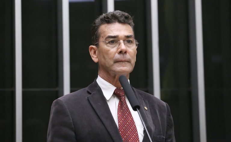 Deputado Padre João (PT-MG) no Plenário da Câmara dos Deputados