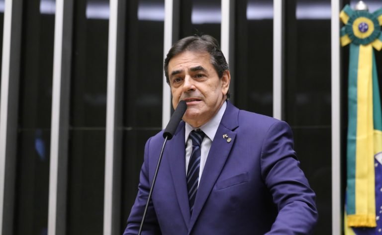 Deputado Domingos Sávio (PL-MG) fala no Plenário da Câmara dos Deputados