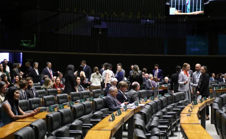 Sessão Solene - Homenagem aos 200 anos da Câmara dos Deputado.