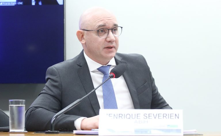 Audiência Pública - Regras relativas à cobrança de diárias em meios de hospedagens (PL 1.639/2025). Representante - Associação Brasileira da Indústria de Hotéis - ABIH, Henrique Severien.