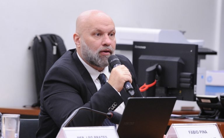 Audiência Pública - Aspectos econômicos sobre a redução da jornada de trabalho. Economista da Federação do Comércio de Bens, Serviços e Turismo de São Paulo - Fecomercio-SP, Fábio Pina.