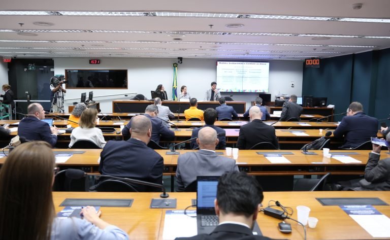 Audiência Pública - Eficiência econômica e fiscal, impactos sociais das subvenções e incentivos ao setor de combustíveis previstos nas Medidas Provisórias nº 1340, 1343 e 1349/2026 e decretos correlatos. Dep. Coronel Fernanda (PL - MT)