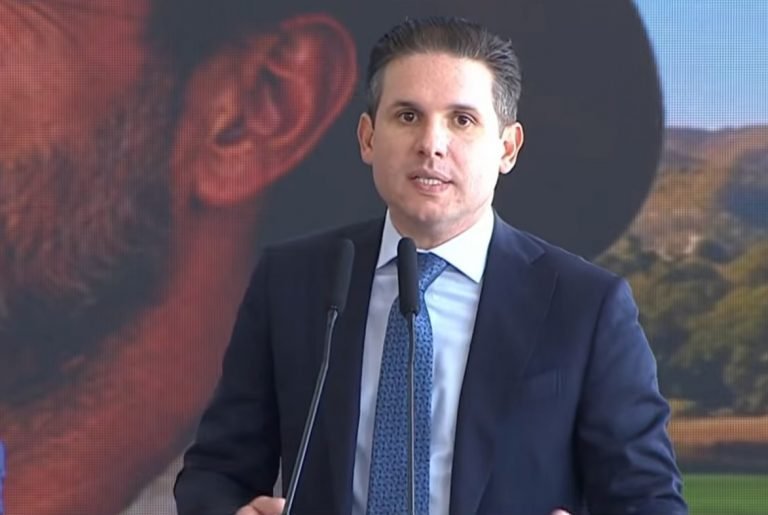 Motta discursa no palácio do planalto